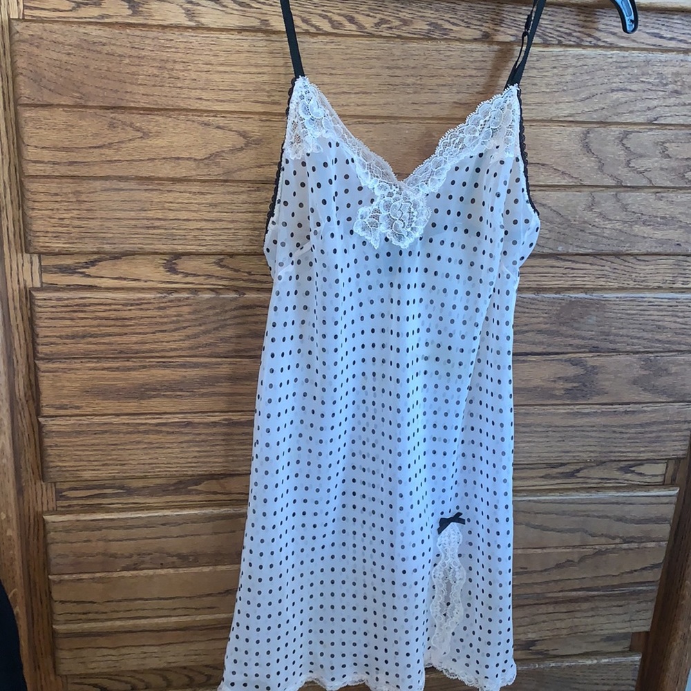 Victoria’s Secret Sheer Nude Polka Dot Slip - Picture 11 of 11